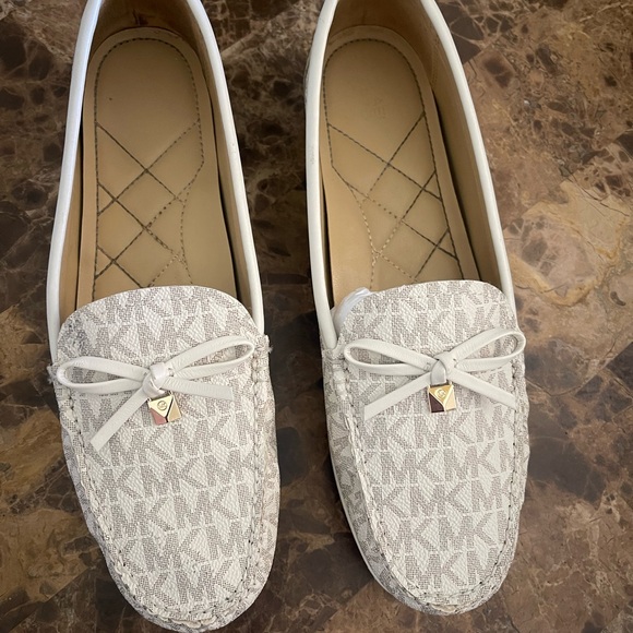 Women's Juliette Moccasin
Loafer Flats - Picture 3 of 9